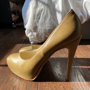 Brian Atwood Olive Green Platform Heels 36.5